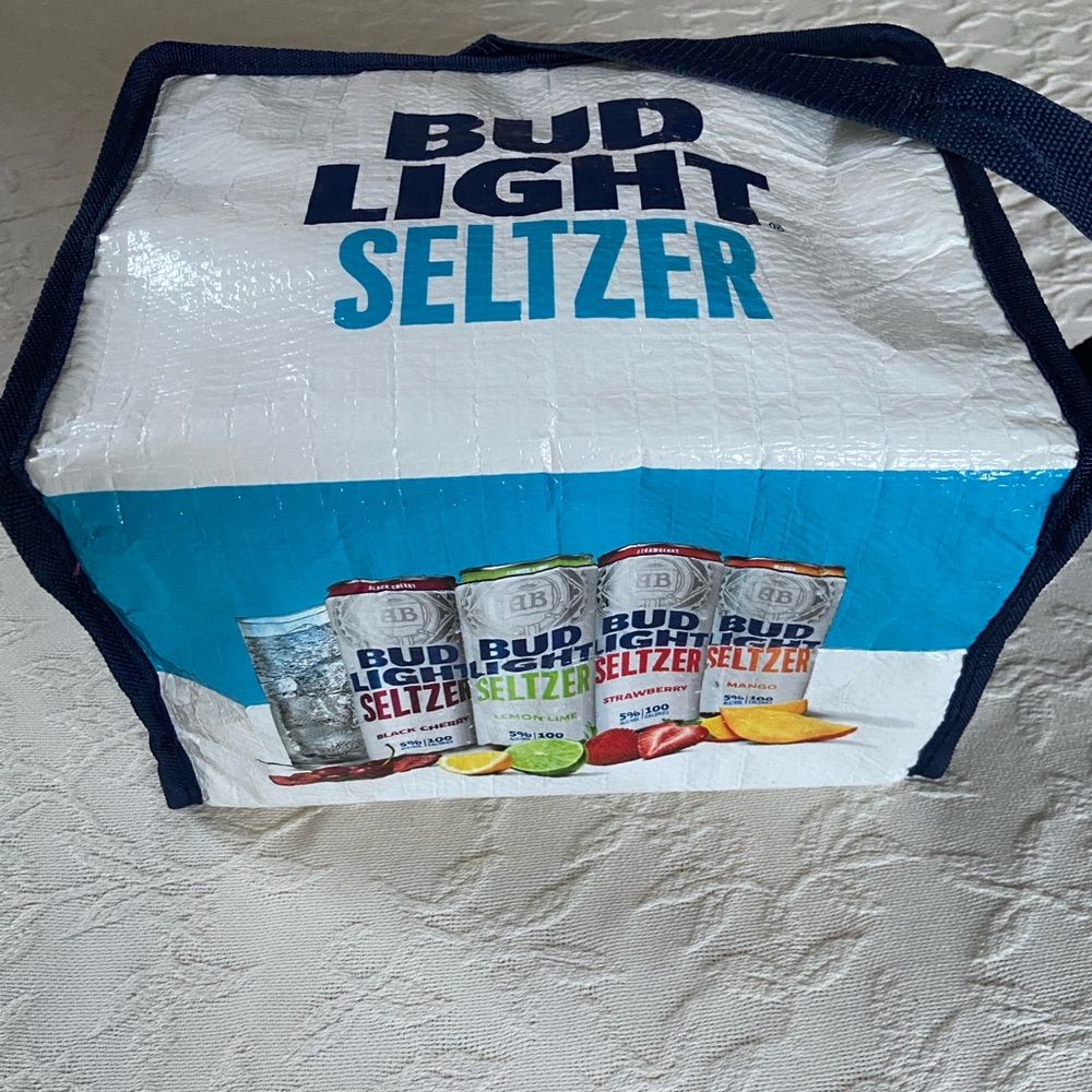 BUD LIGHT SELTZER Insulated Cooler Bag with Seltzer Logo 6 pack size NWOT